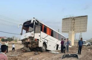برخورد اتوبوس با وانت نیسان