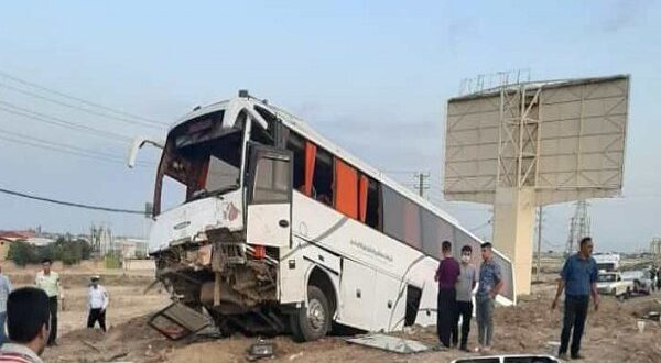 برخورد اتوبوس با وانت نیسان