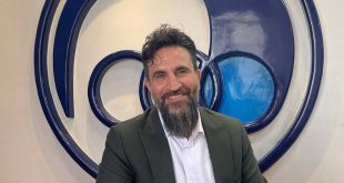 مدافع سابق استقلال از سرمربیگری برکنار شد