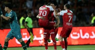 حمله به خودروی داور بازی پرسپولیس-شمس‌آذر برای چپ کردن آن + ویدئو