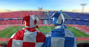 لحظه سنگباران تماشاگران سرخ آبی در دربی ۱۰۶