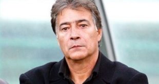 ناصر حجازی کمک احمدی‌نژاد را به ماشین پرت کرد!