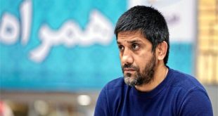 تابلوی عجیب در اتاق علیرضا دبیر؛ لُنگ قرمز و اسطوره در یک قاب + عکس