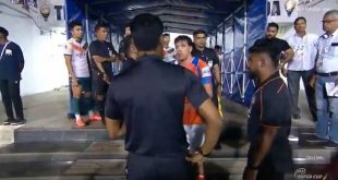 اخراج قبل از آغاز بازی؛ عجیب‌ترین کارت قرمز تاریخ فوتبال ثبت شد!