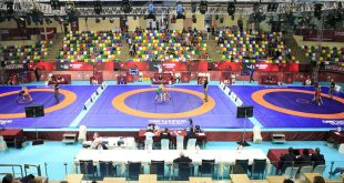 تشک کشتی زباله‌دان شد + ویدئو | گوینده سالن: نکنید آبرویمان می‌رود