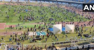 تصاویر آشوب در هند به خاطر مسی؛ خشم مردم ورزشگاه را میدان جنگ کرد +_ویدئو