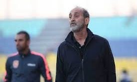 سرمربی سرشناس فوتبال ایران: بله من به بازیکنانم چک می‌زنم + ویدئو